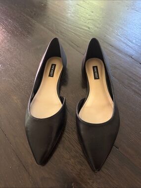 Nine West Black Pointed D'Orsay Flats - sz 8